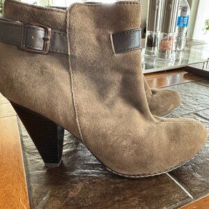 Tan Ankle Heeled Booties